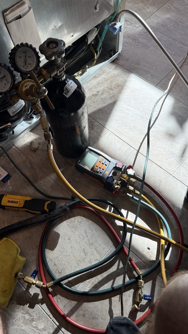 Gauges connected to a refrigerator cooling circuit